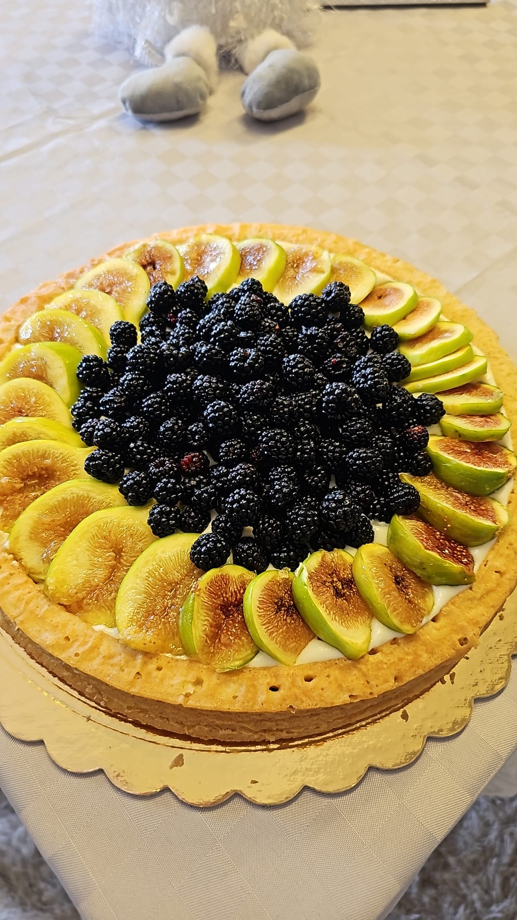 Torta di fichi e more fatta in casa